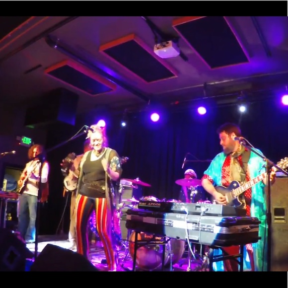 Meet your Posher, Hannah - Picture 2 of 5